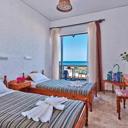Lia Beachfront Lejlighedshotel 2*