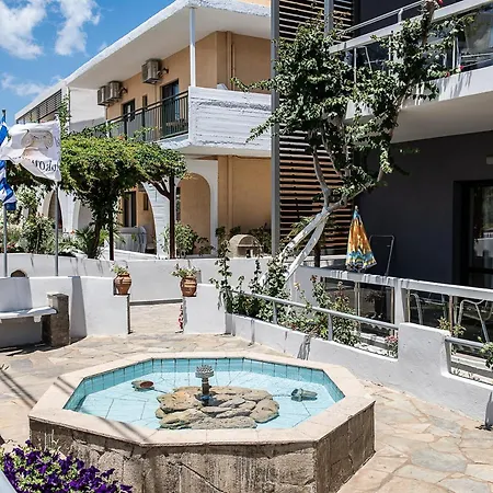 Lia Beachfront 2*