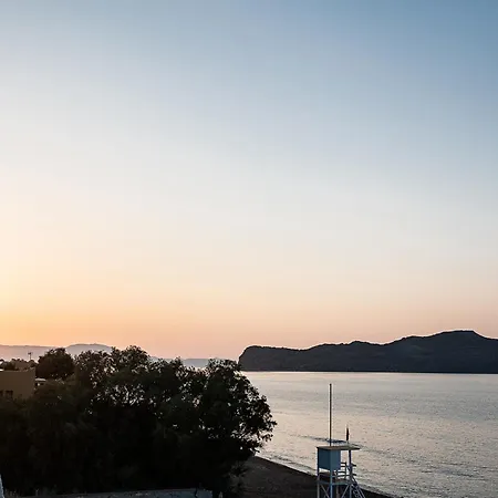 Lia Beachfront Lejlighedshotel