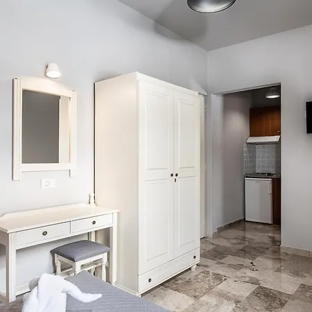 Lejlighedshotel Lia Beachfront 2*