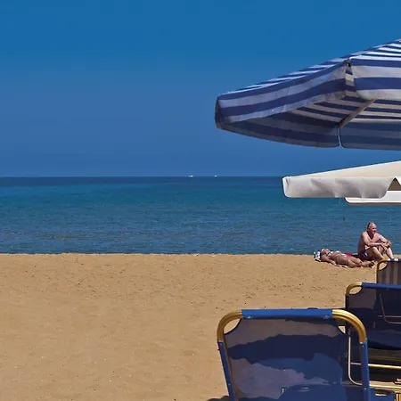 Lia Beachfront Lejlighedshotel 2*