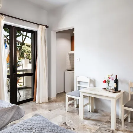 Lia Beachfront 2* Stalós