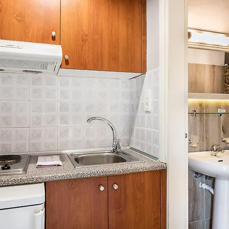 Lia Beachfront Apartmanhotel Sztalósz