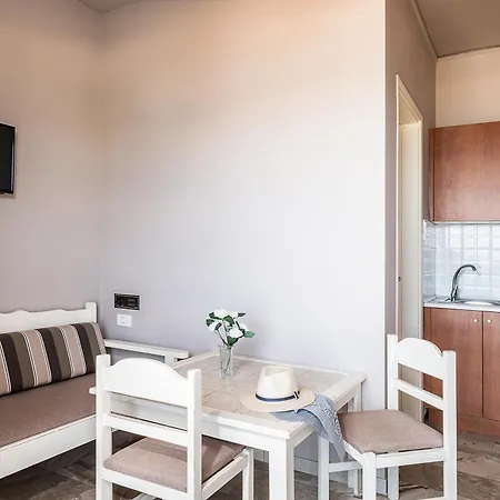 Apartmanhotel Lia Beachfront 2*