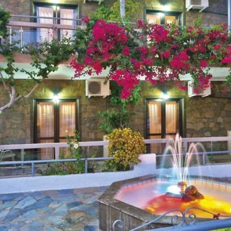 Lia Beachfront Apartmanhotel Sztalósz
